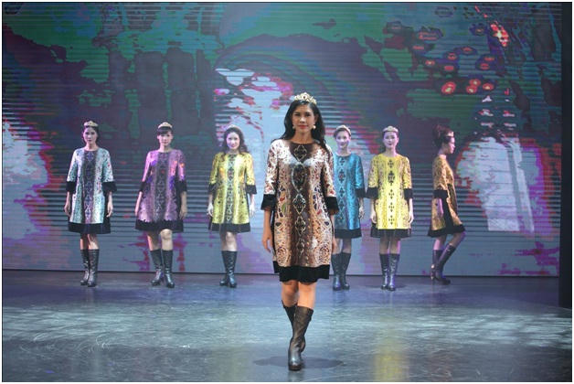 Vợ chồng Minh Tiệp đưa con xem show “Women In Love”