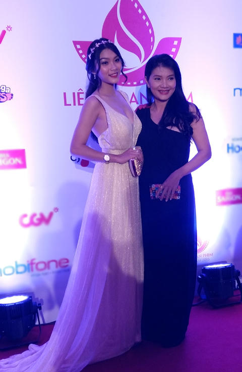 Nữ hoàng cảnh nóng phim Việt kể chuyện “cởi áo“