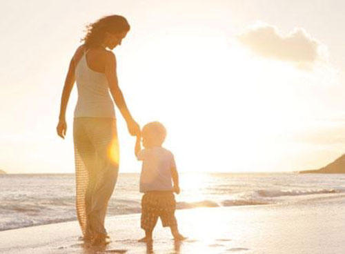 Thiếu gia bị mẹ thuê thám tử theo dõi vì yêu gái “quê“