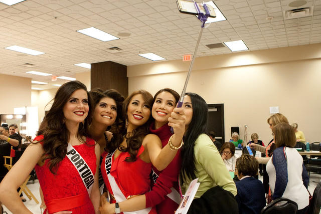 “Chiêu” ghi điểm của Phạm Hương tại cuộc thi Hoa hậu Hoàn vũ