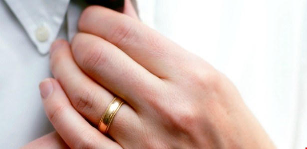 Có nên yêu người đàn ông đã có vợ?