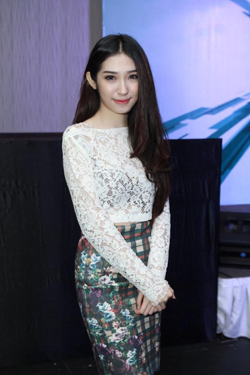 Sao Việt hoảng hồn khi thành "bia" hứng vật thể lạ