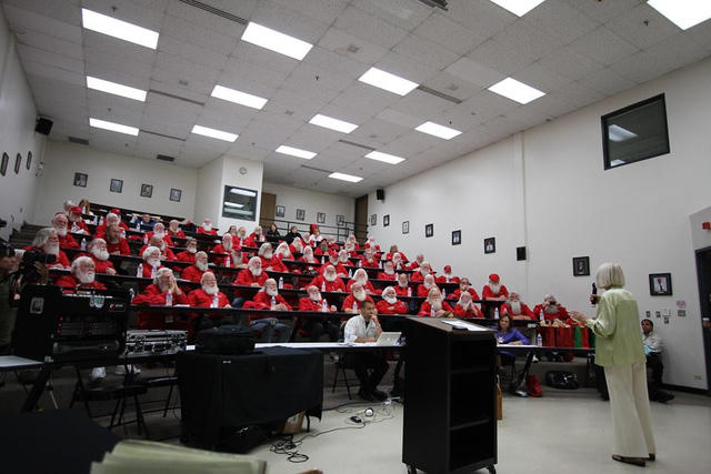 Trường "đại học" đào tạo ông già Noel