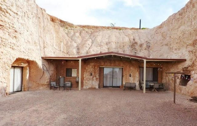 Đưa cả thị trấn xuống dưới lòng đất để... tránh nóng