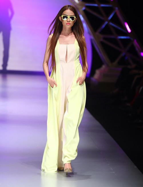 Cần có “vòng kim cô” cho chân dài