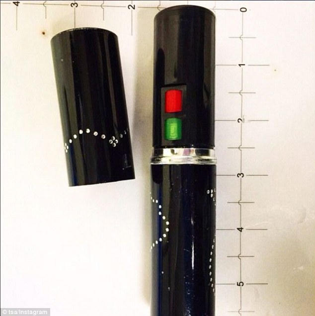 Choáng váng trước những món đồ bị giữ lại ở sân bay Mỹ