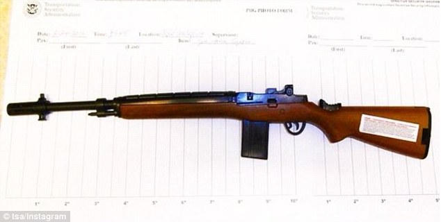 Choáng váng trước những món đồ bị giữ lại ở sân bay Mỹ