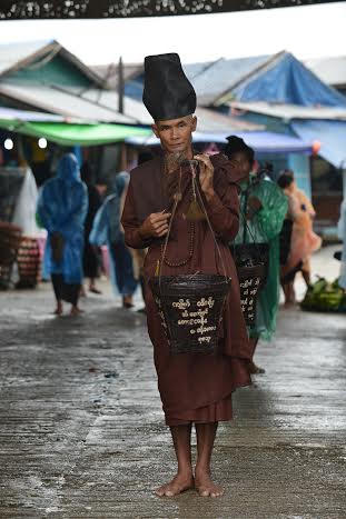 Golden Rock ngày mưa...