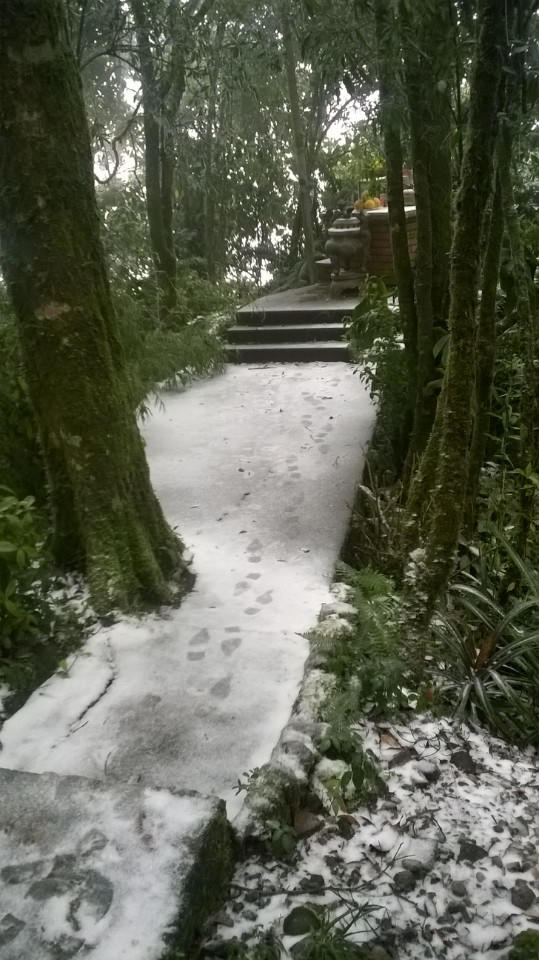 Rét kỷ lục, Hà Nội bất ngờ có tuyết