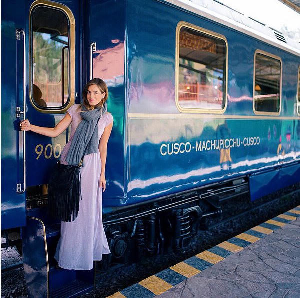 Phối khăn quàng sành điệu ngày đại hàn