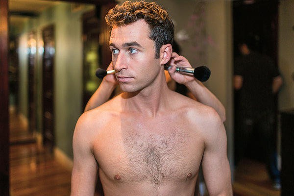 Mỹ nam 12 năm đóng hơn 2000 phim khiêu dâm