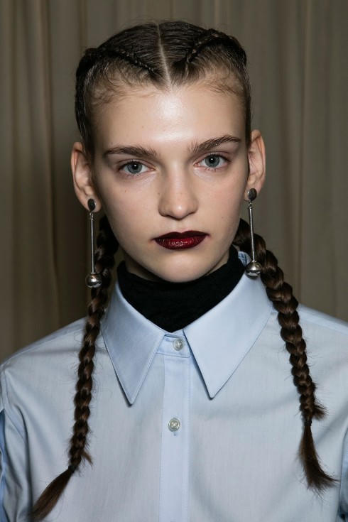 Tóc tết đang thống trị các sàn diễn thời trang