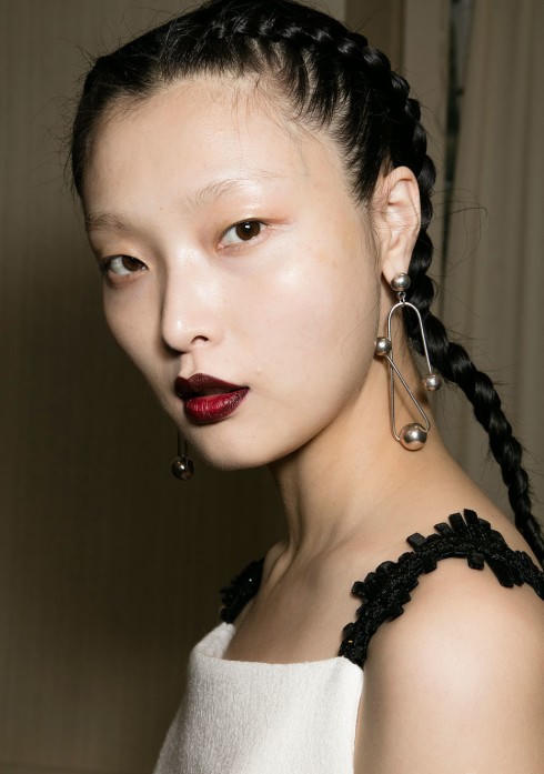 Tóc tết đang thống trị các sàn diễn thời trang