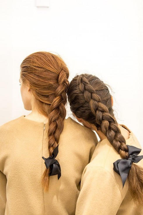 Tóc tết đang thống trị các sàn diễn thời trang