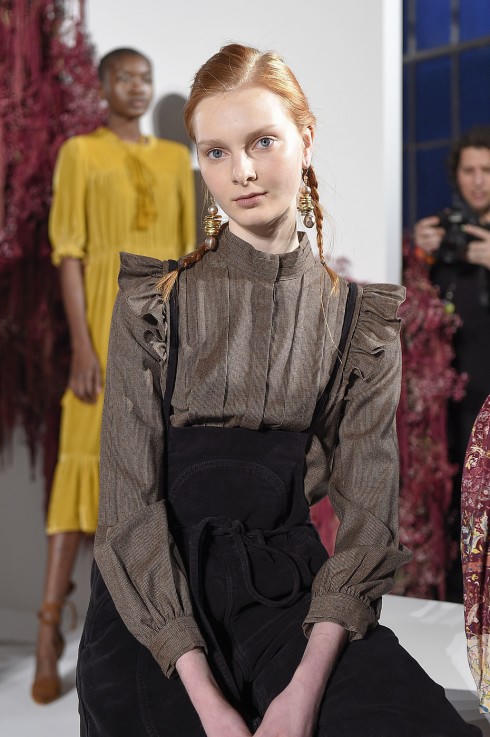 Tóc tết đang thống trị các sàn diễn thời trang