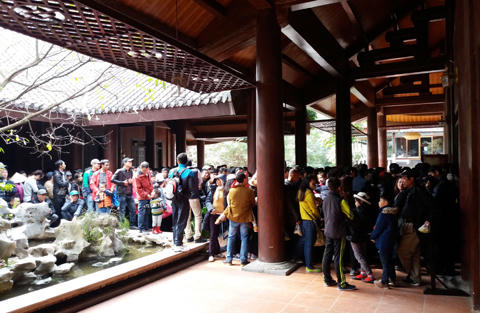 King Kong quay ở Ninh Bình, Tràng An quá tải du khách