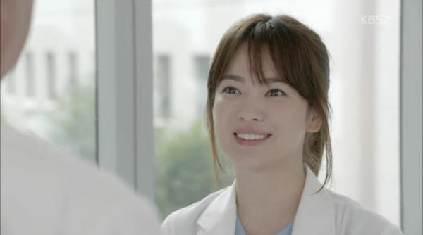 Cặp đôi 'Hậu duệ mặt trời' tiết lộ bí quyết trẻ lâu