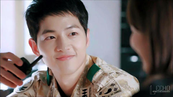 Cặp đôi 'Hậu duệ mặt trời' tiết lộ bí quyết trẻ lâu