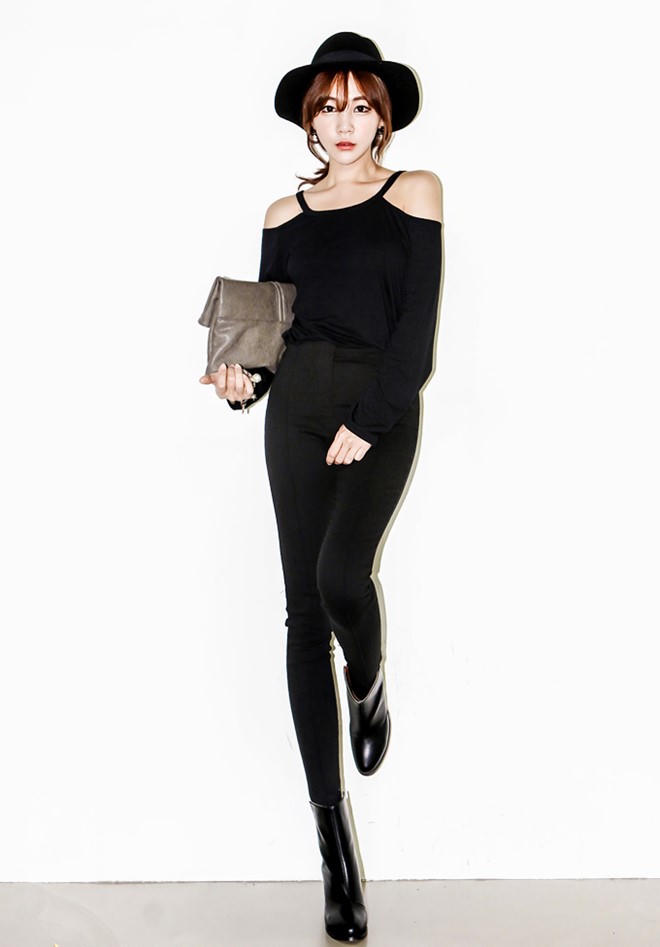 Áo trễ vai biến tấu được săn lùng