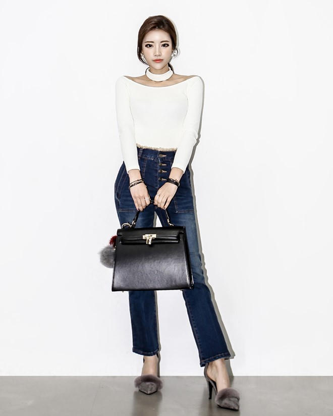 Áo trễ vai biến tấu được săn lùng