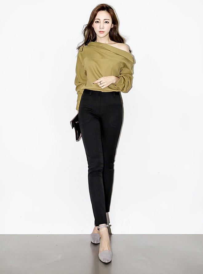 Áo trễ vai biến tấu được săn lùng