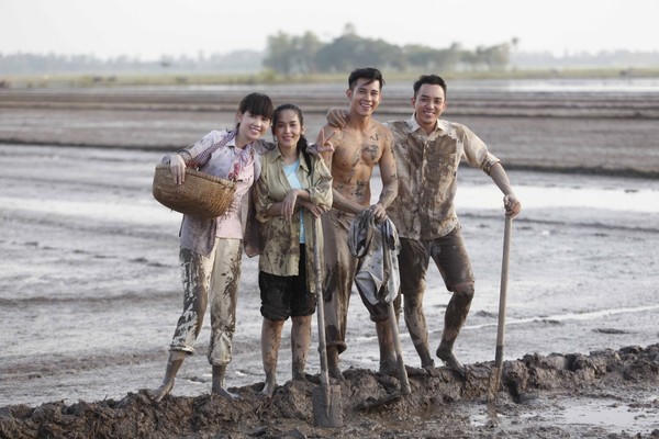 'Vòng eo 56' - Món đồ đắt tiền để Ngọc Trinh chưng diện?