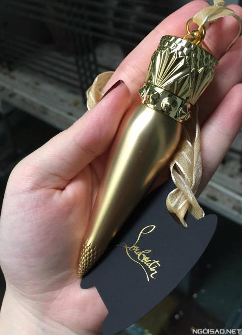 Phân biệt hàng nhái của thỏi son gây 'bão' Christian Louboutin