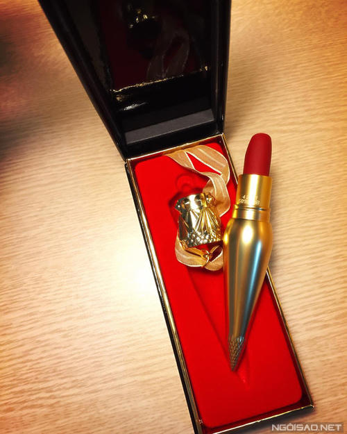 Phân biệt hàng nhái của thỏi son gây 'bão' Christian Louboutin