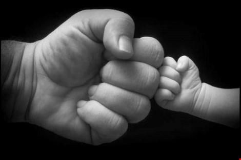 Xúc động với lá thư cha viết gửi con trai mới sinh