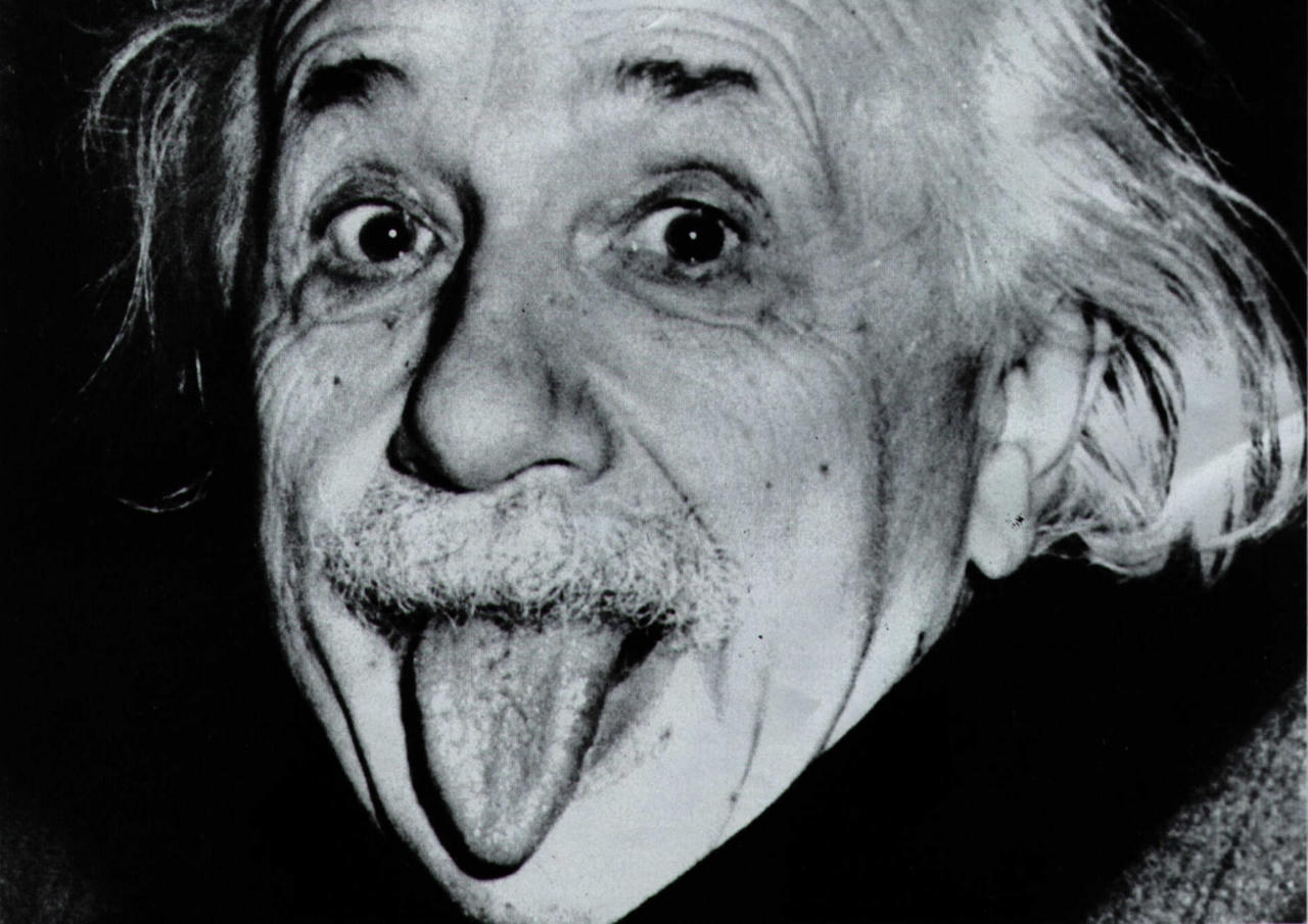 Albert Einstein 'giải mã'… ma