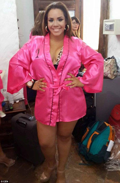 Cô gái nặng hơn 95kg bật khóc khi lọt vào... chung kết Hoa hậu