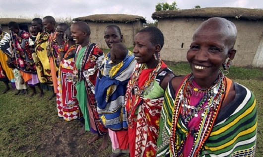 Cô dâu hoảng hồn phải 'lên giường' với tất cả đàn ông nhà chồng