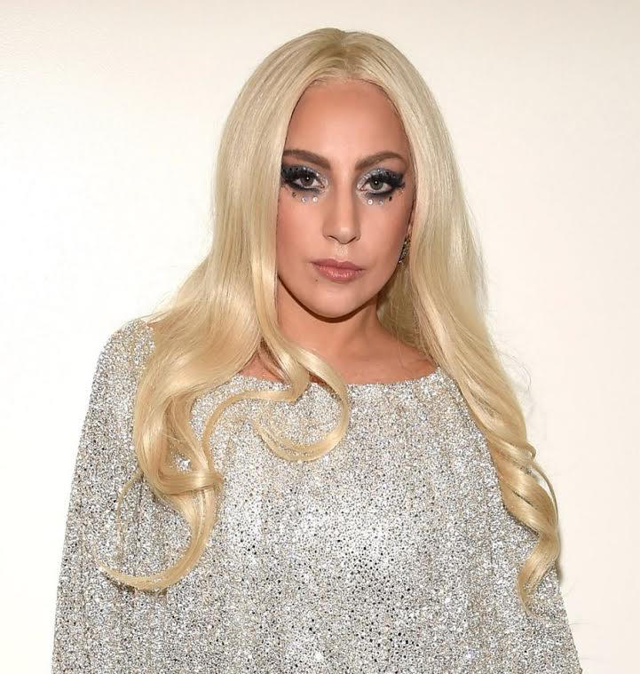 10 chiêu làm đẹp kỳ quái của các sao Hollywood