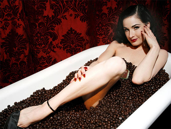 7 tuyệt chiêu làm đẹp bất ngờ từ cà phê