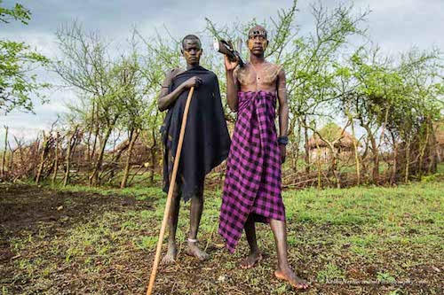 Sự thật thú vị về bộ lạc khoét môi gắn đĩa ở châu Phi