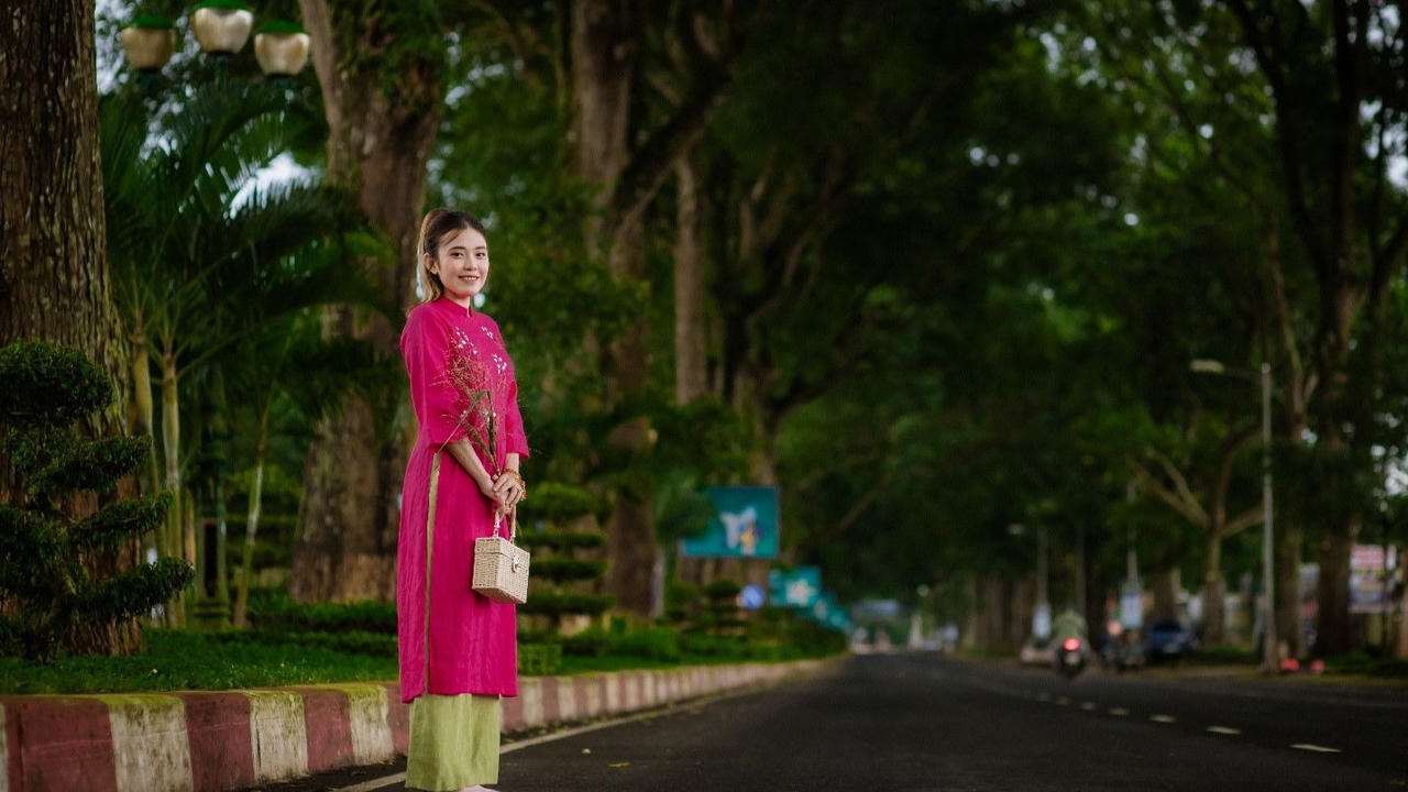 Việt kiều Mỹ bay hơn 13.000km để chụp ảnh trên con đường đẹp nhất Buôn Ma Thuột