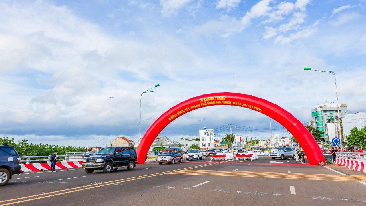 Khánh thành dự án đường Đông Tây thành phố Buôn Ma Thuột trị giá hơn 1.200 tỷ