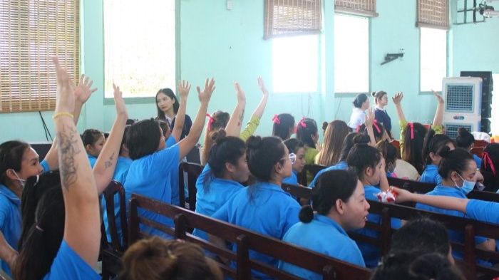 Đánh bạn có thể phạm tội hình sự