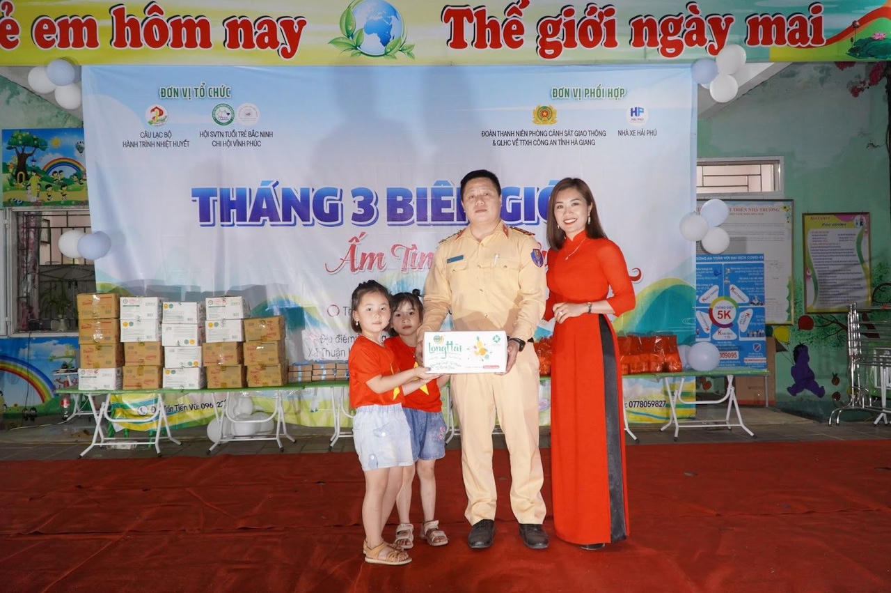 Hành trình “Tháng 3 biên giới - Ấm tình Biên cương”