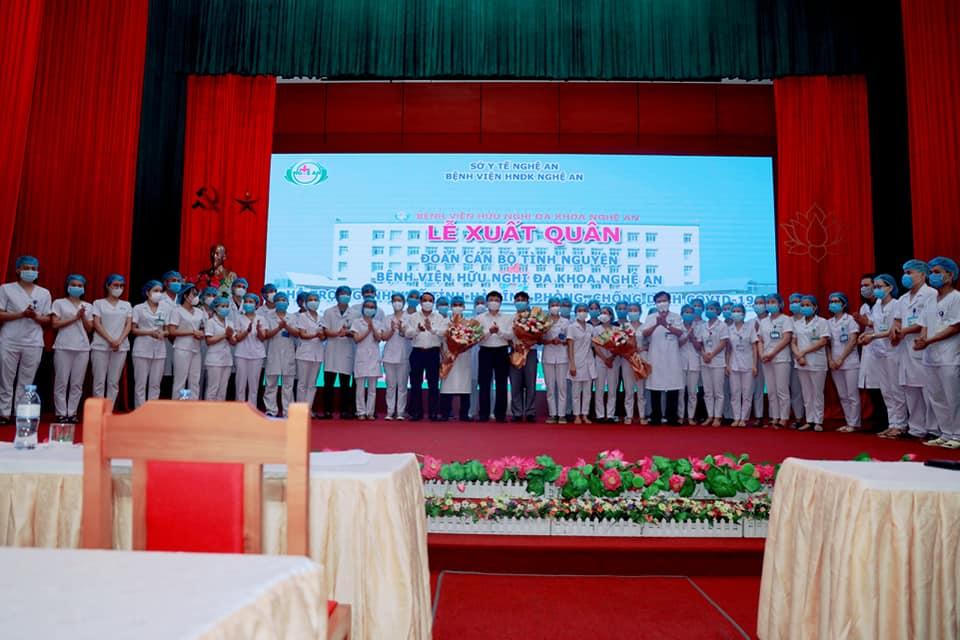 Cán bộ y tế Nghệ An xuất quân chi viện Hà Tĩnh chống dịch Covid-19