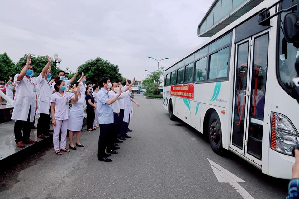 Cán bộ y tế Nghệ An xuất quân chi viện Hà Tĩnh chống dịch Covid-19