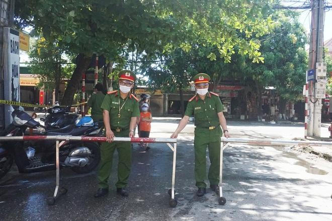 Lấy hơn 6.000 mẫu xét nghiệm tại khu vực phong tỏa ở TP Vinh