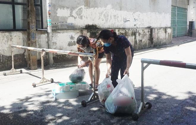 Lấy hơn 6.000 mẫu xét nghiệm tại khu vực phong tỏa ở TP Vinh