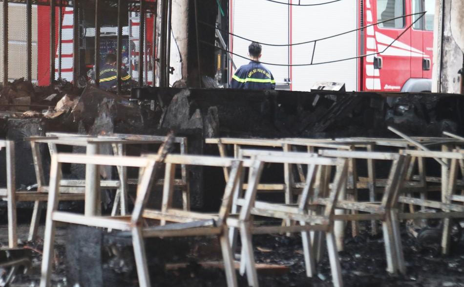 Hiện trường tan hoang vụ cháy phòng trà làm 6 người tử vong ở Nghệ An