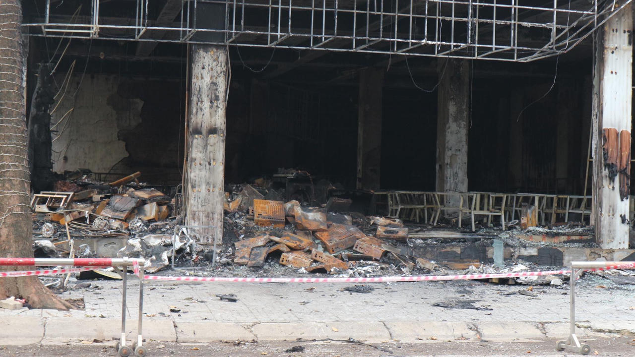 Hiện trường tan hoang vụ cháy phòng trà làm 6 người tử vong ở Nghệ An