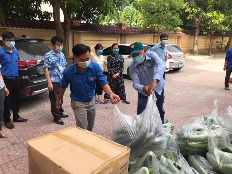 Nghĩa tình đồng bào tăng sức mạnh chống COVID-19