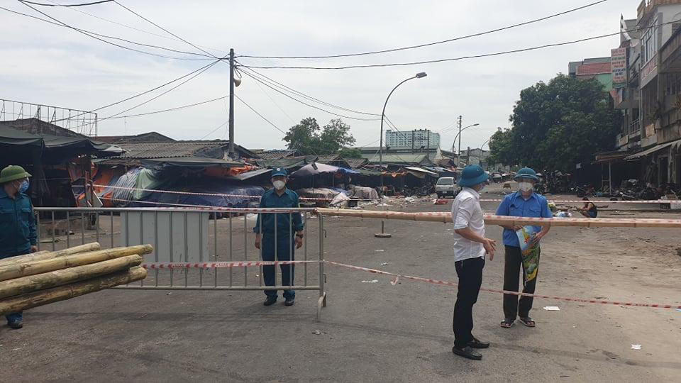 Tạm dừng chợ đầu mối lớn nhất Nghệ An vì tiểu thương nghi nhiễm COVID-19