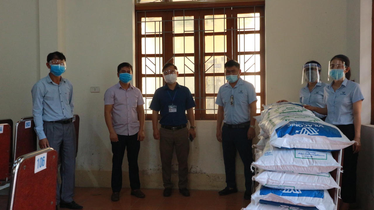 Văn phòng Đại diện báo Pháp luật Việt Nam tại Nghệ An “tiếp lửa” cho tuyến đầu chống dịch