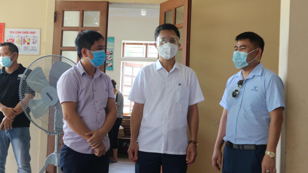 Văn phòng Đại diện báo Pháp luật Việt Nam tại Nghệ An “tiếp lửa” cho tuyến đầu chống dịch