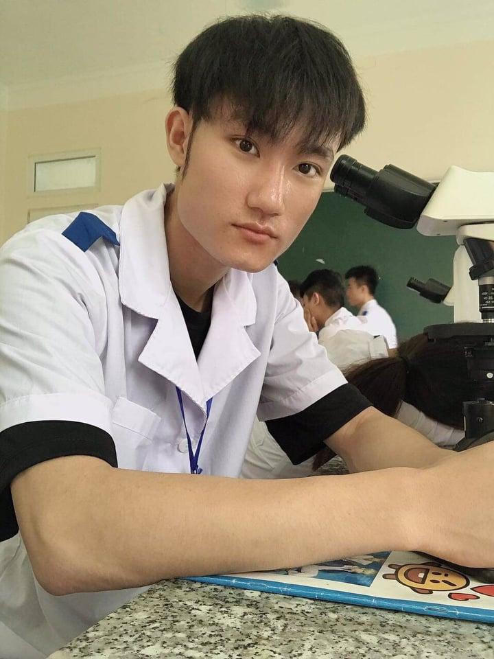 Sinh viên Lào xung phong chống dịch COVID-19 ở Việt Nam